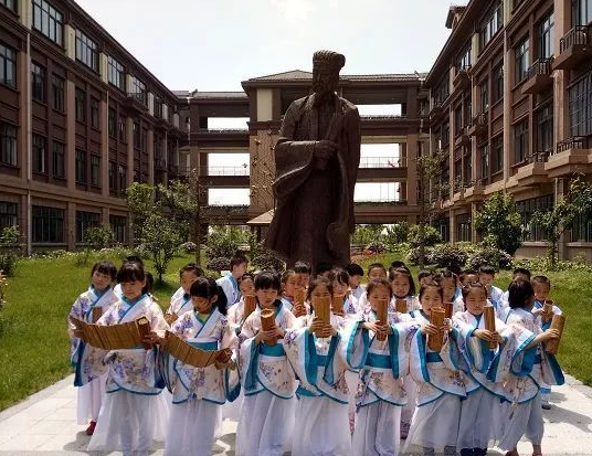 校园文化氛围与宣传的重要性简述
